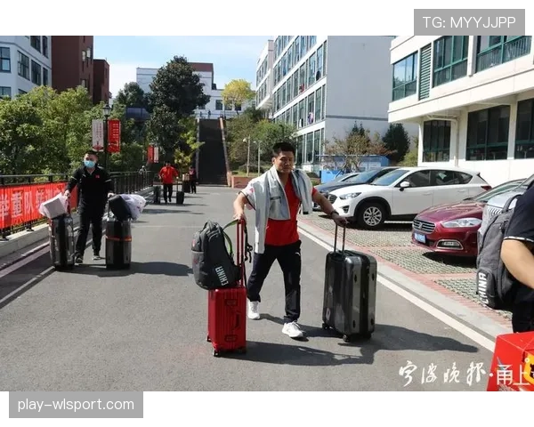 石智勇训练完吃五碗饭,教练说他饭量快赶上食堂大锅了 石智勇训练完吃五碗饭,教练说他饭量快赶上食堂大锅了